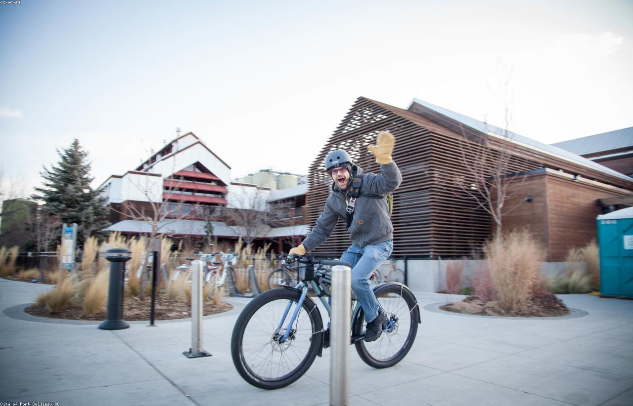 Cold-Weather Hand Comfort: Safer Warming Habits For Outdoor Walks