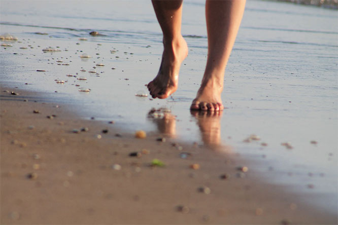Should You Wear Barefoot Running Shoes? 4 Pros and Cons